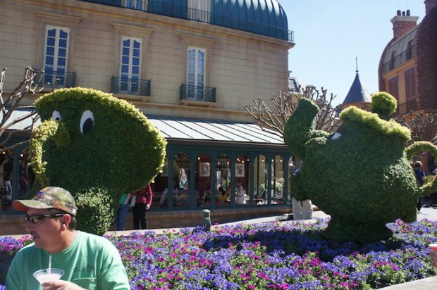 Chip and Mrs. Potts in Epcot France Pavilion