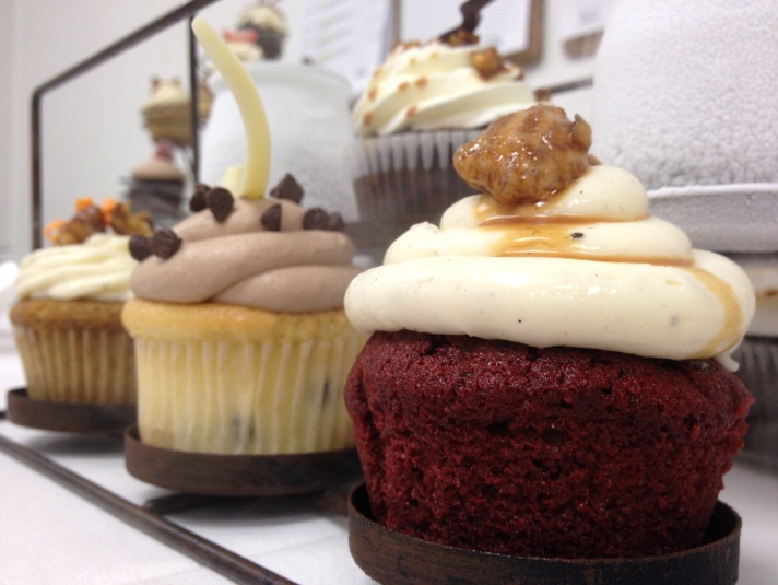 David’s Club of Hilton Orlando presents ice cream filled “screamin’ cupcakes”