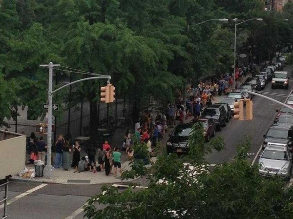 stunning-picture-shows-massive-line-of-people-waiting-for-the-cronut