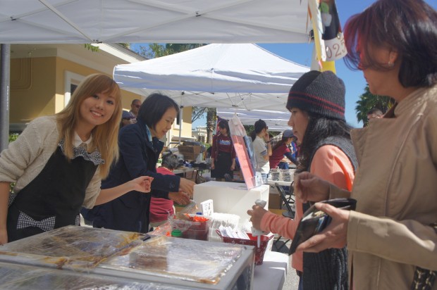 Chika - Aki of Japan on International Drive - Selling their Curry Rice!