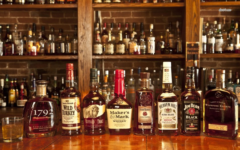 19205-whiskey-bottles-1280x800-photography-wallpaper