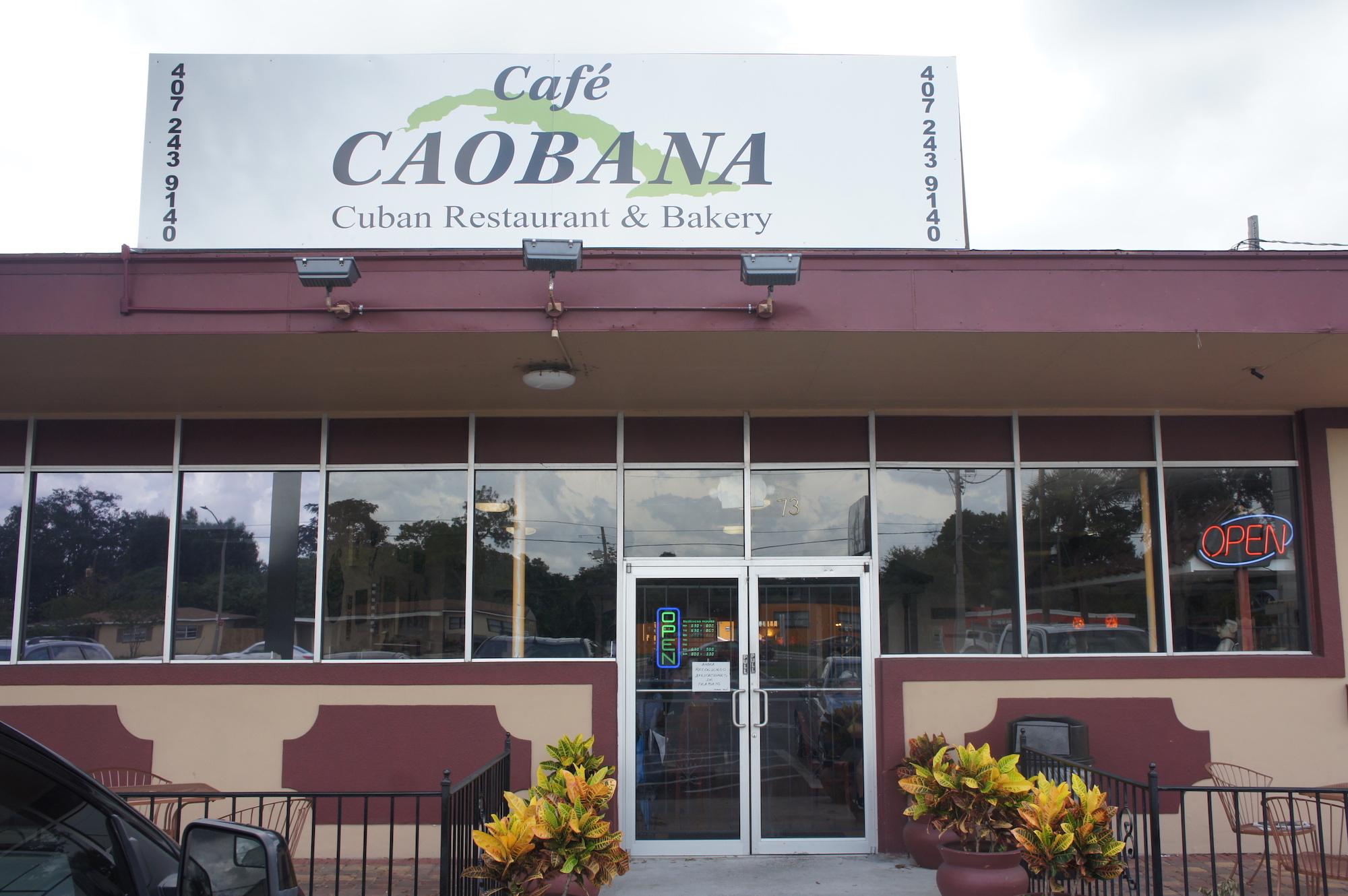 Cafe Caobana – Scenes