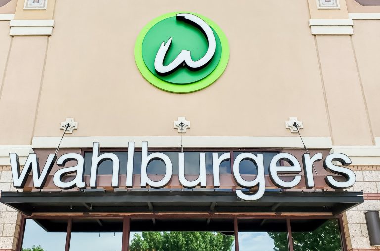 Paul Wahlberg Serves Up Burgers and Sides at Wahlburgers