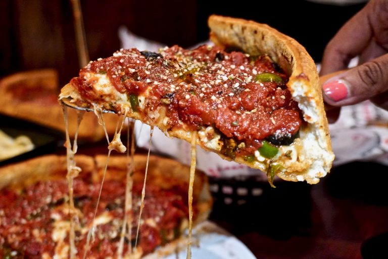 Rosati’s Pizza Brings Chicago Style Pizza to Winter Park